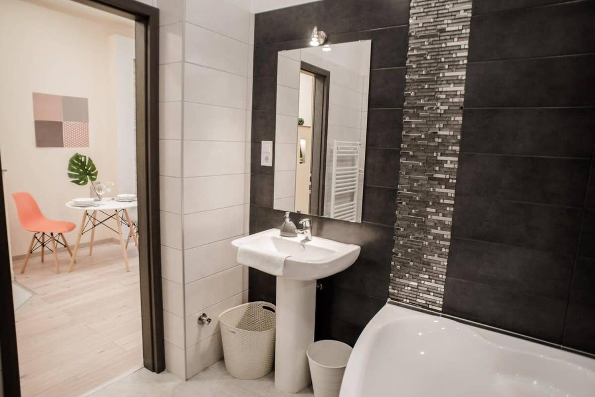 New Luxury Apartment In The Center With A/C 布达佩斯 外观 照片
